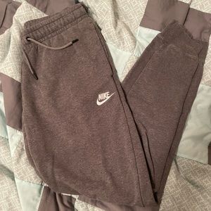 womens nike joggers